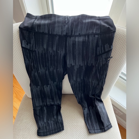 Lululemon Run: Top Speed Crop Size 6 - Picture 4 of 7